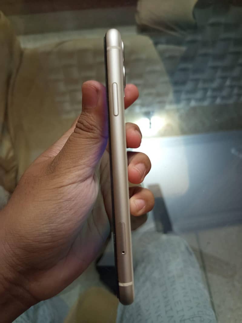 iPhone 11 5
