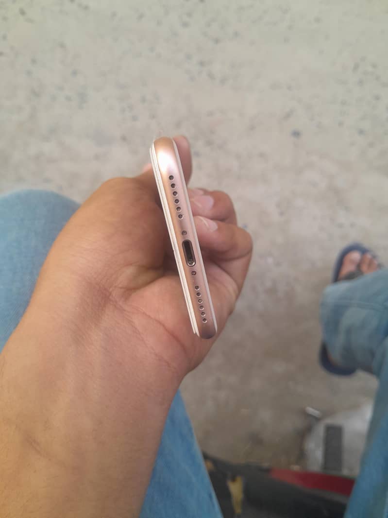 Apple iPhone 8 4