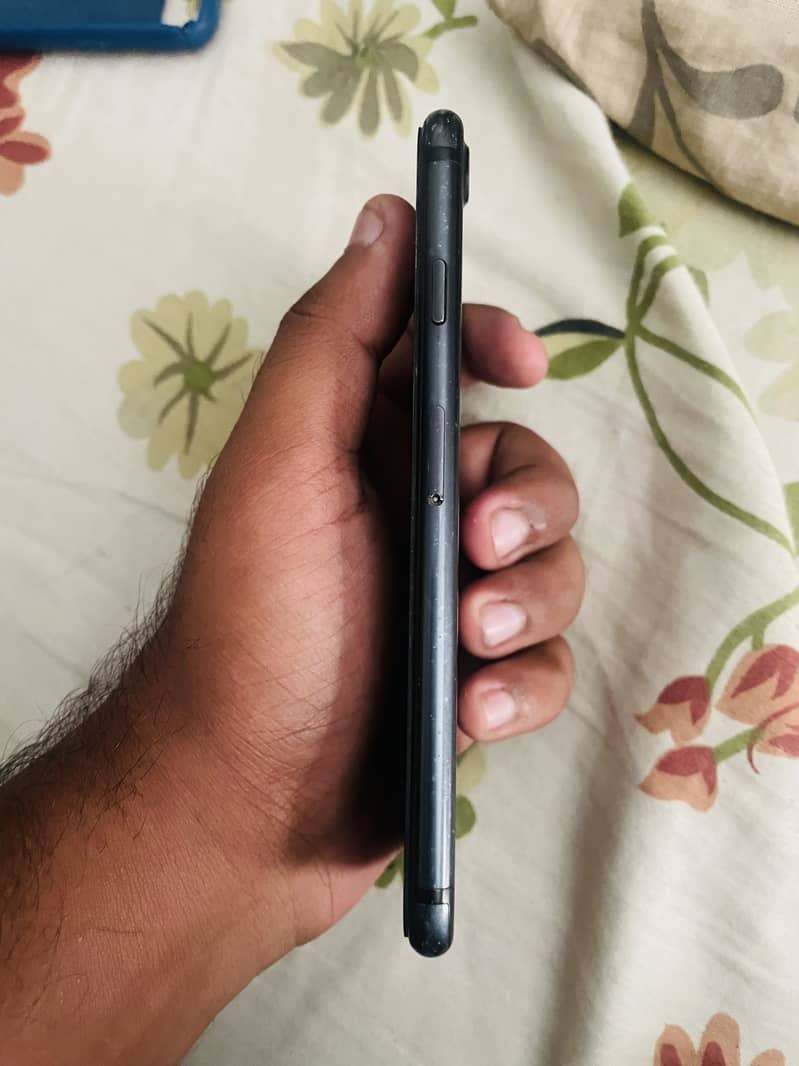 Apple iPhone 7 3
