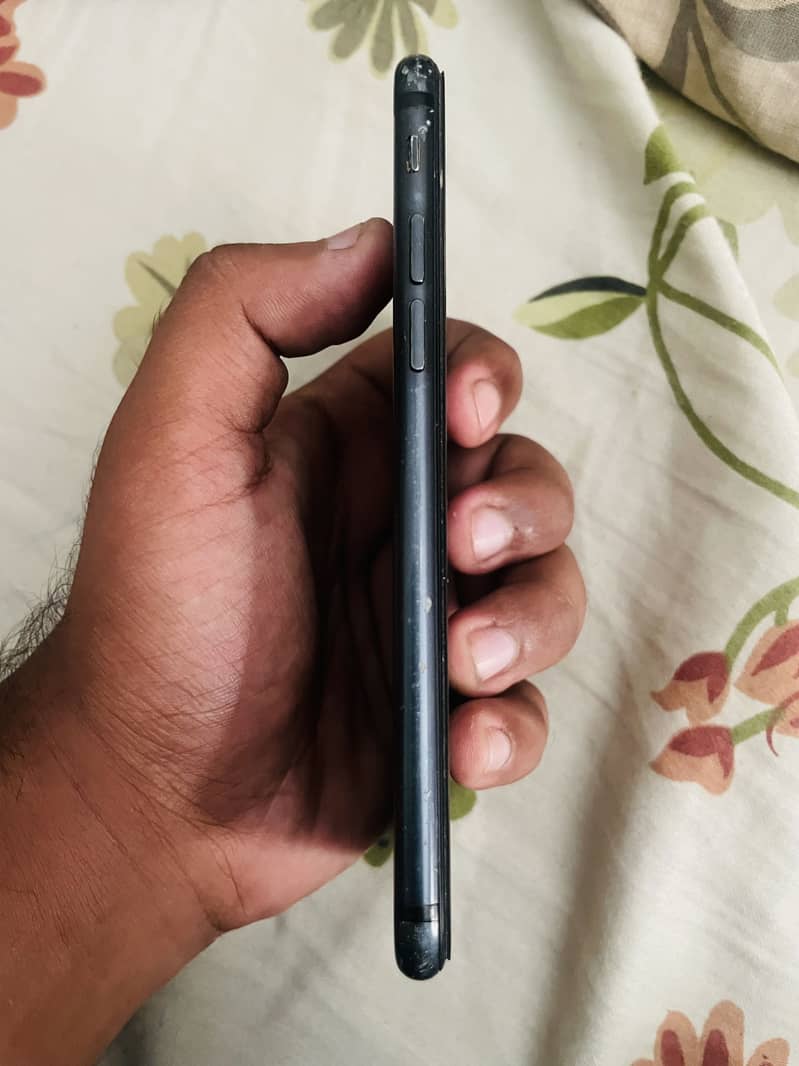Apple iPhone 7 4