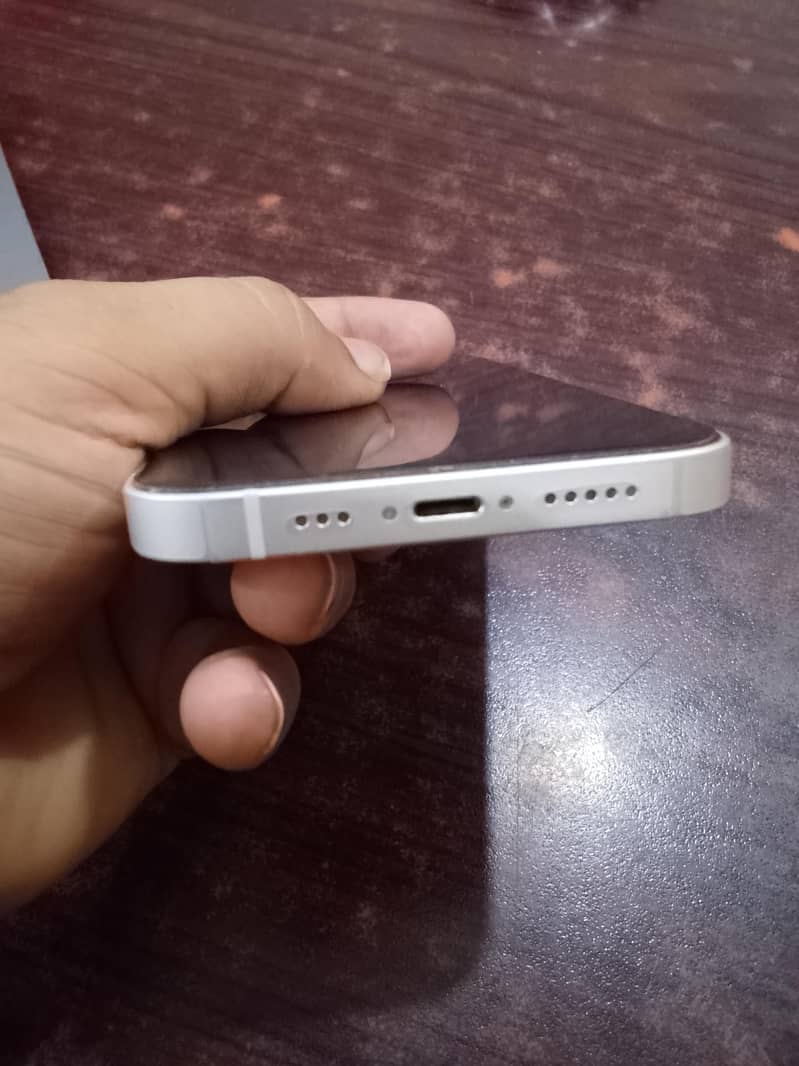 Apple iPhone 13 2