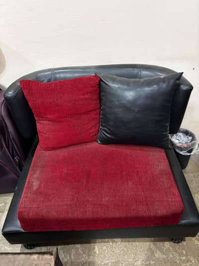 Red Sofa Set for sale 18k