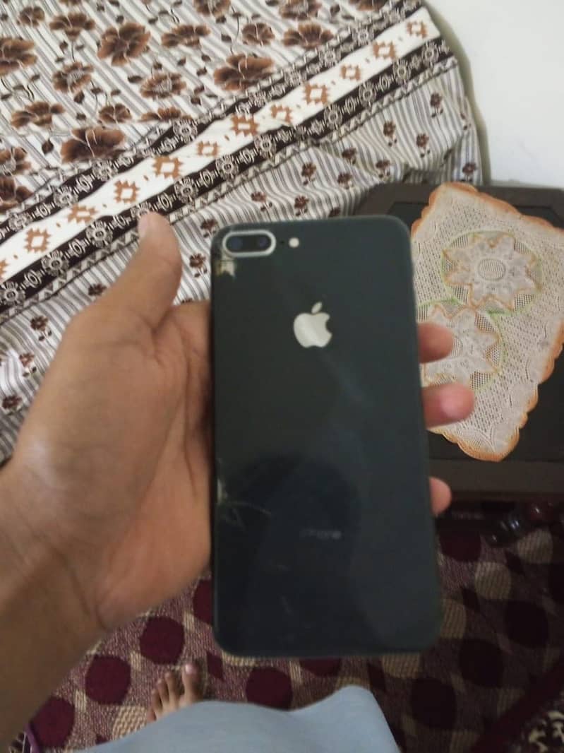 Apple iPhone 8 Plus 0