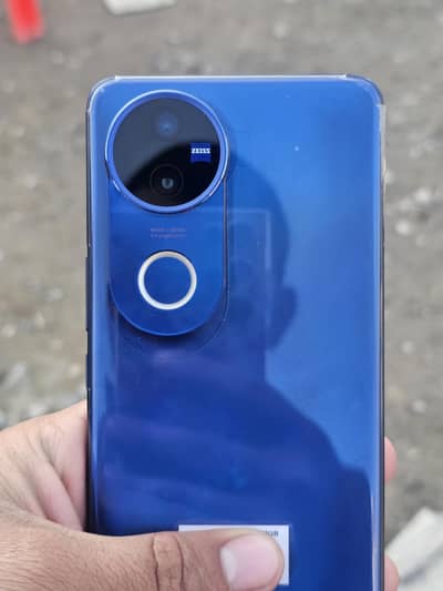 Vivo V50