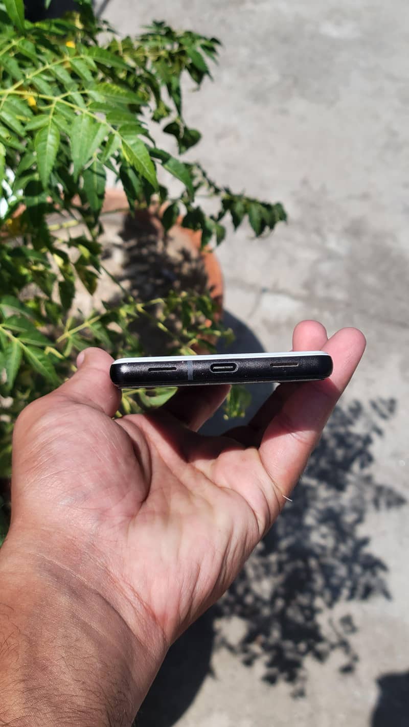 Google Pixel 6a 4