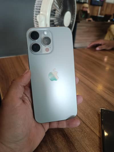 Apple iPhone 16 Pro Max