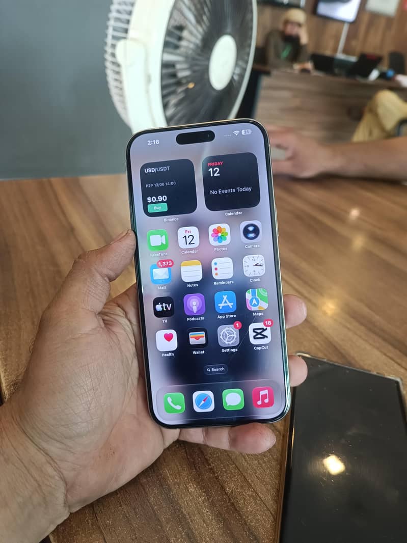 Apple iPhone 16 Pro Max 2