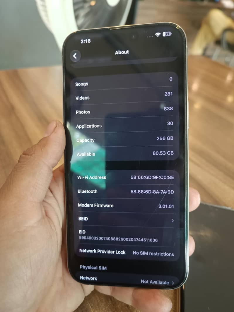 Apple iPhone 16 Pro Max 4