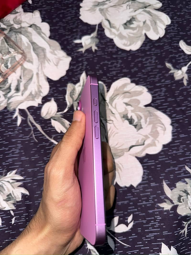 Apple iPhone 16 5
