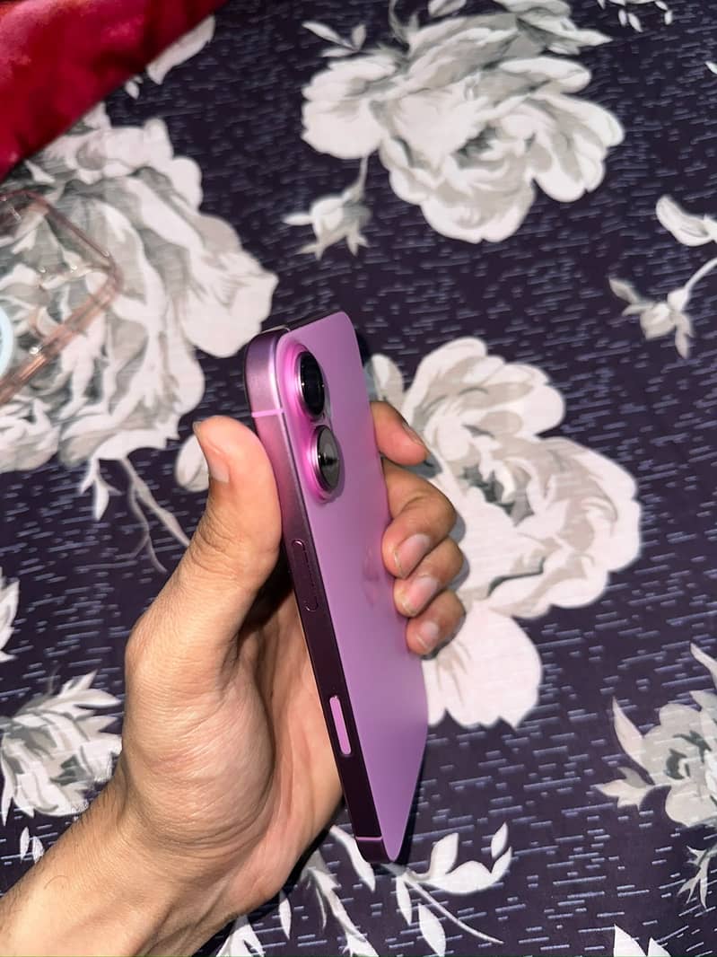Apple iPhone 16 6