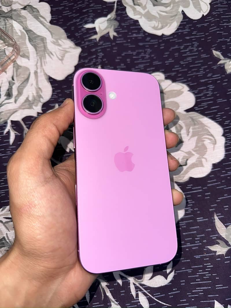 Apple iPhone 16 7