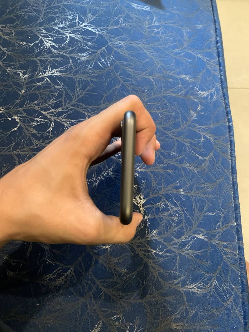 iPhone 11 3