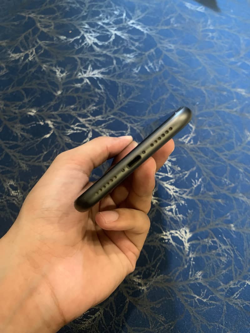 iPhone 11 5