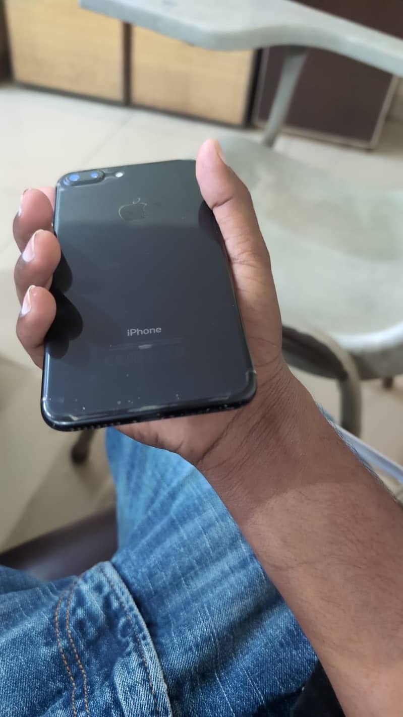 Apple iPhone 7 Plus 2