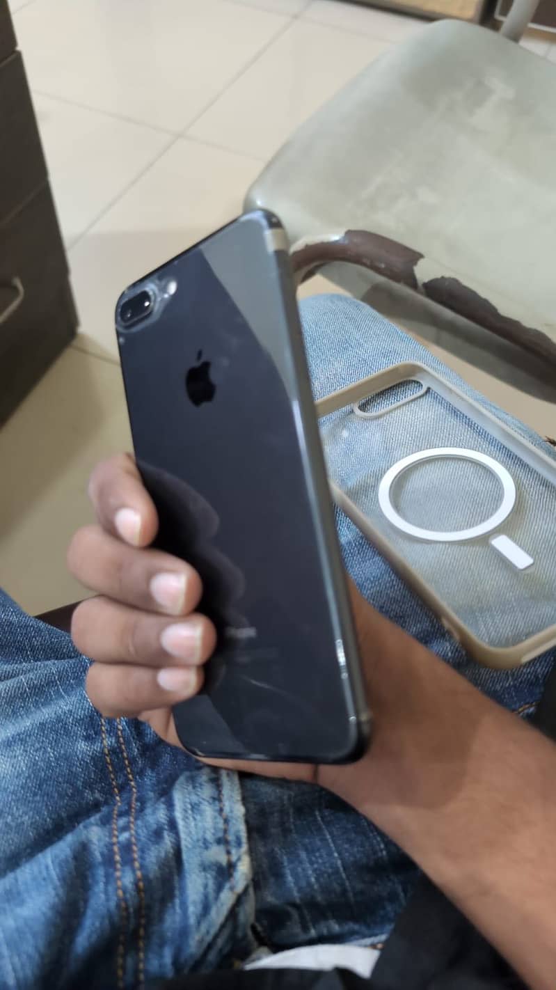 Apple iPhone 7 Plus 3