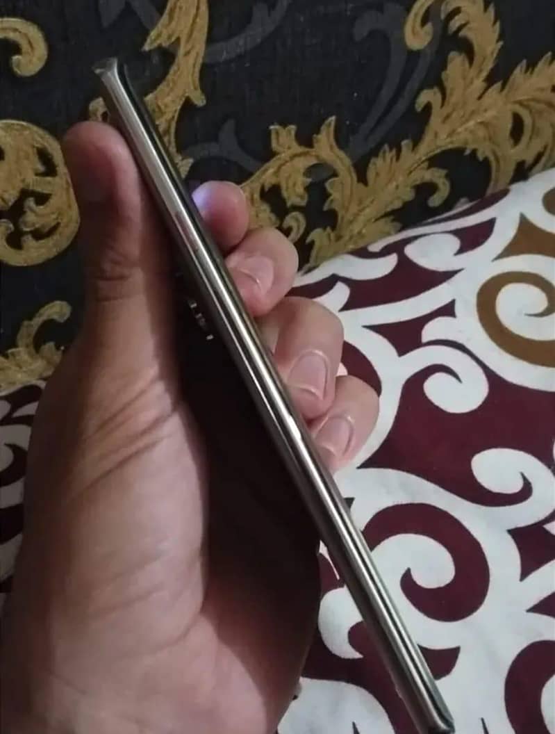Tecno CAMON 40 Pro 4
