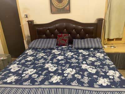 DOUBLE WOODEN BED KING SIZE.