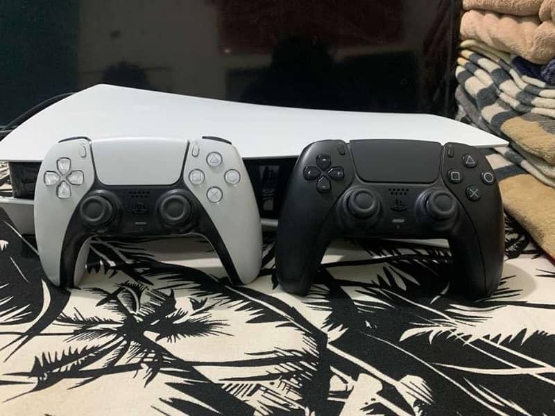 Ps5 disk edition with 2 controller 1