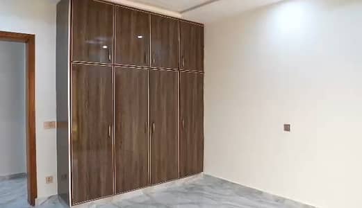 Modern 10 Marla upper portion for rent in Central park