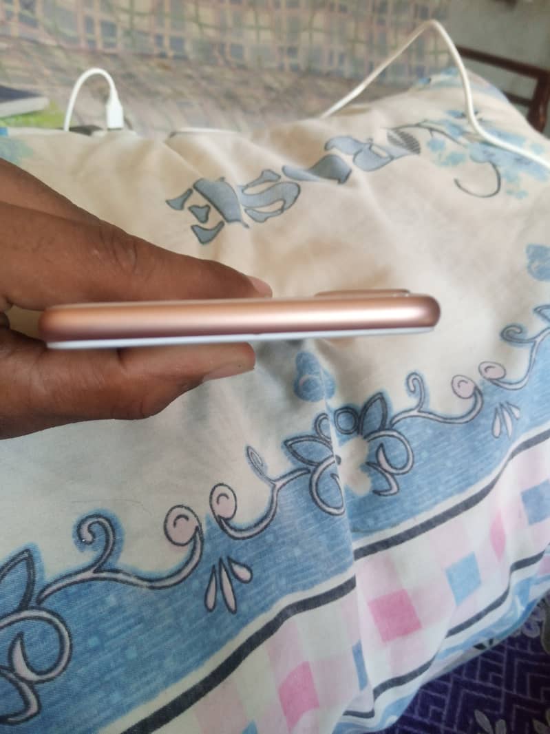Apple iPhone 8 Plus 1