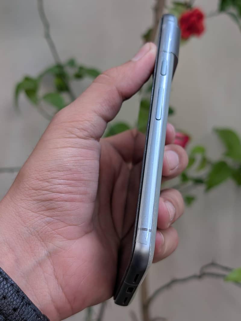 Google pixel 8 4