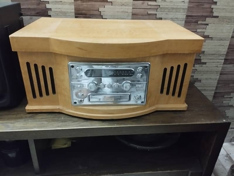 CD and Record player 0