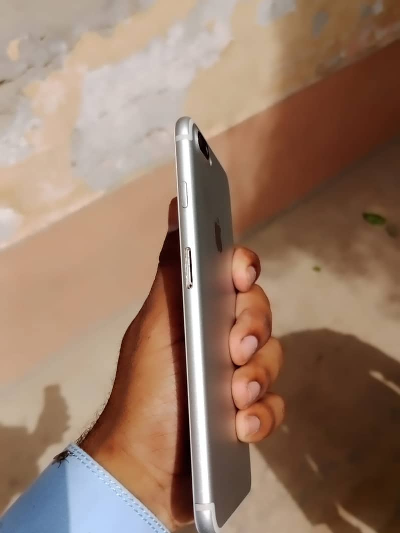 Apple iPhone 7 Plus 1