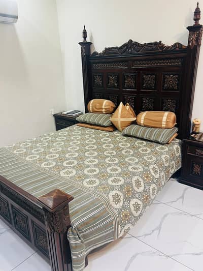  Luxury Wooden Bed Set For Sale 