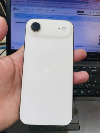 Apple iPhone 17 Air J. V