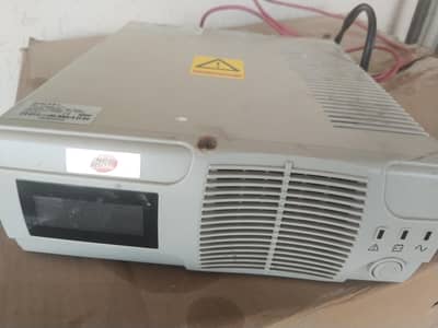 Digital ups in v good condition 750 wt with terminals.