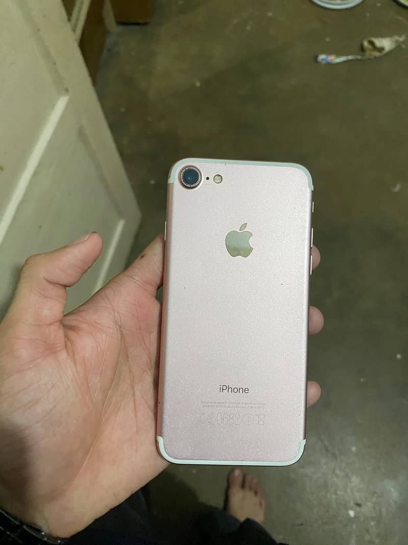Apple iPhone 7 0