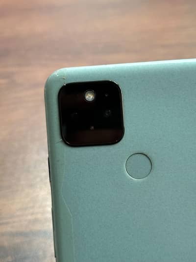 Google Pixel 5 only 1 issue end pr green line I am using black tap