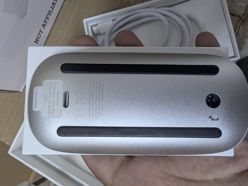 Apple Magic Mouse USB-C  Multi-Touch Surface 2