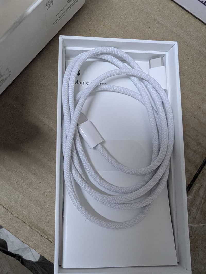 Apple Magic Mouse USB-C  Multi-Touch Surface 3