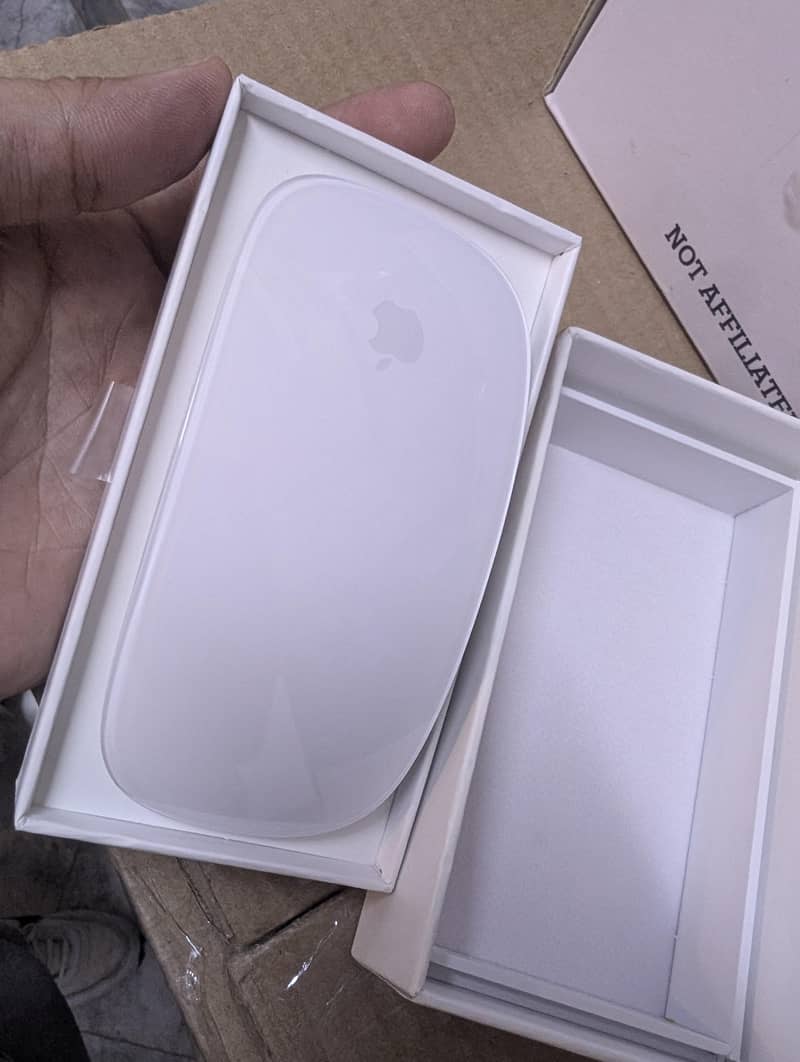 Apple Magic Mouse USB-C  Multi-Touch Surface 5