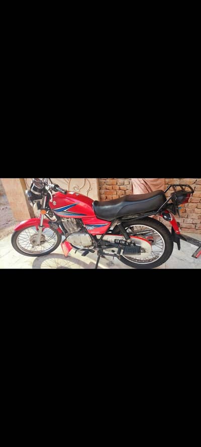 Suzuki GS 150.03049887087
