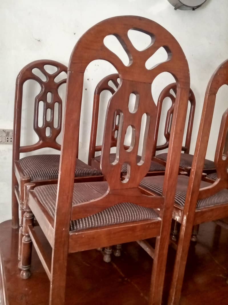 Dining table 0