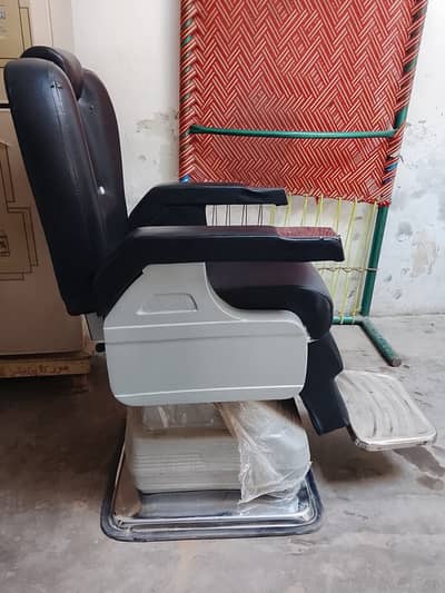 Barber Chair / Saloon Chair