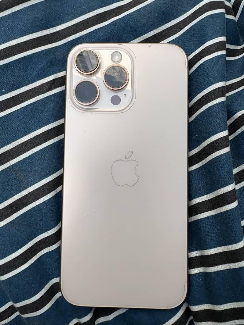 Iphone 16 pro max 4