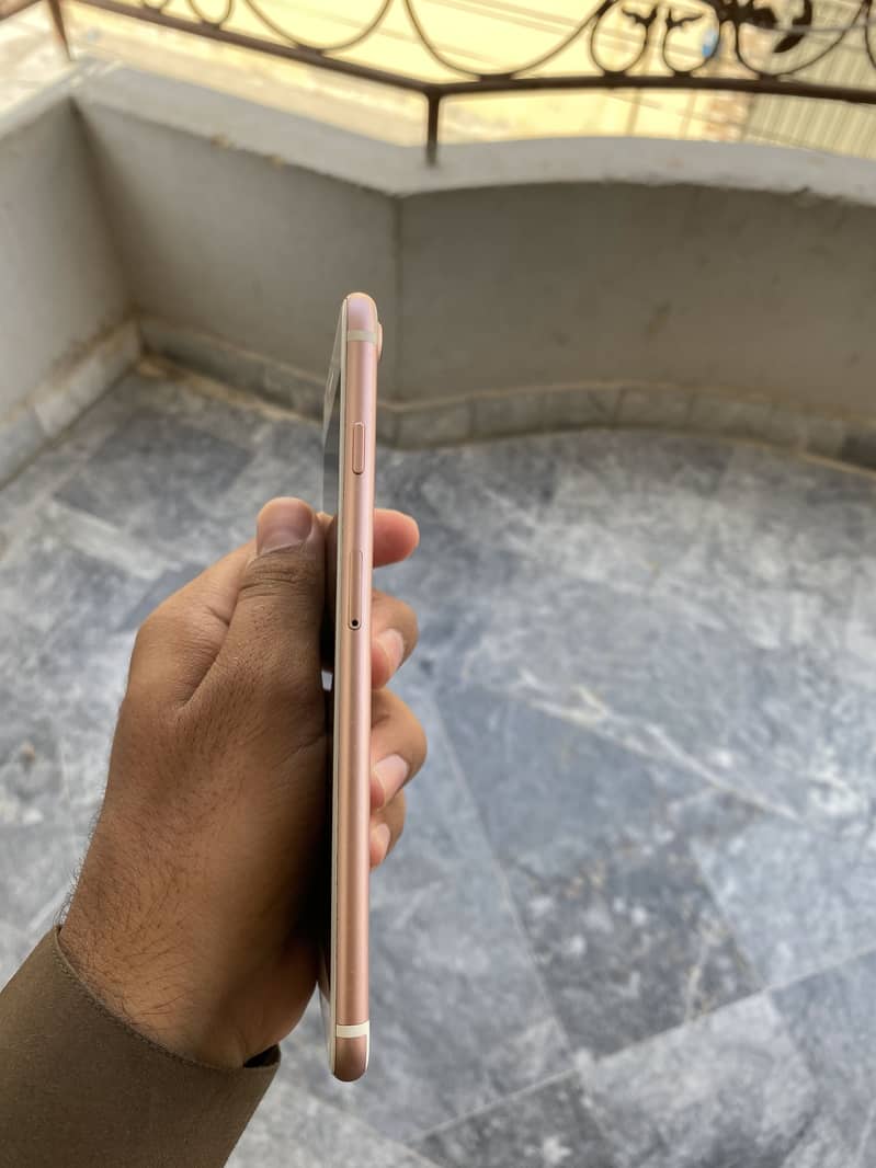Apple iPhone 7 Plus 2