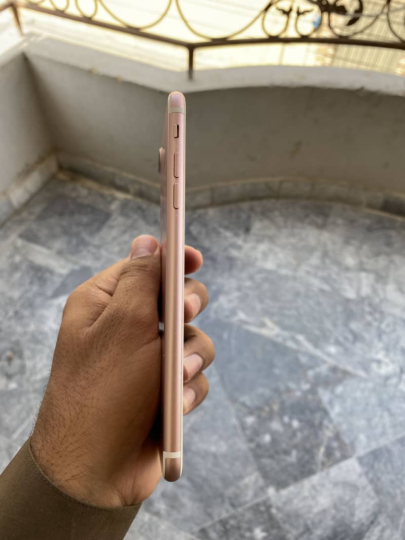 Apple iPhone 7 Plus 5