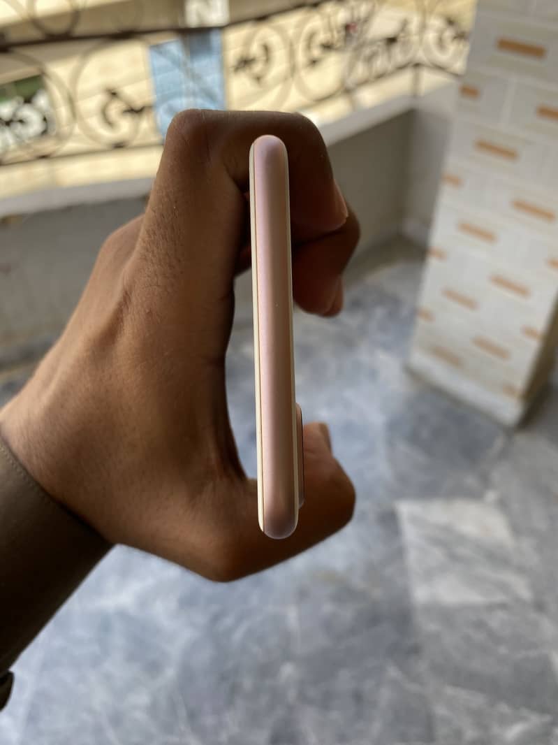 Apple iPhone 7 Plus 6