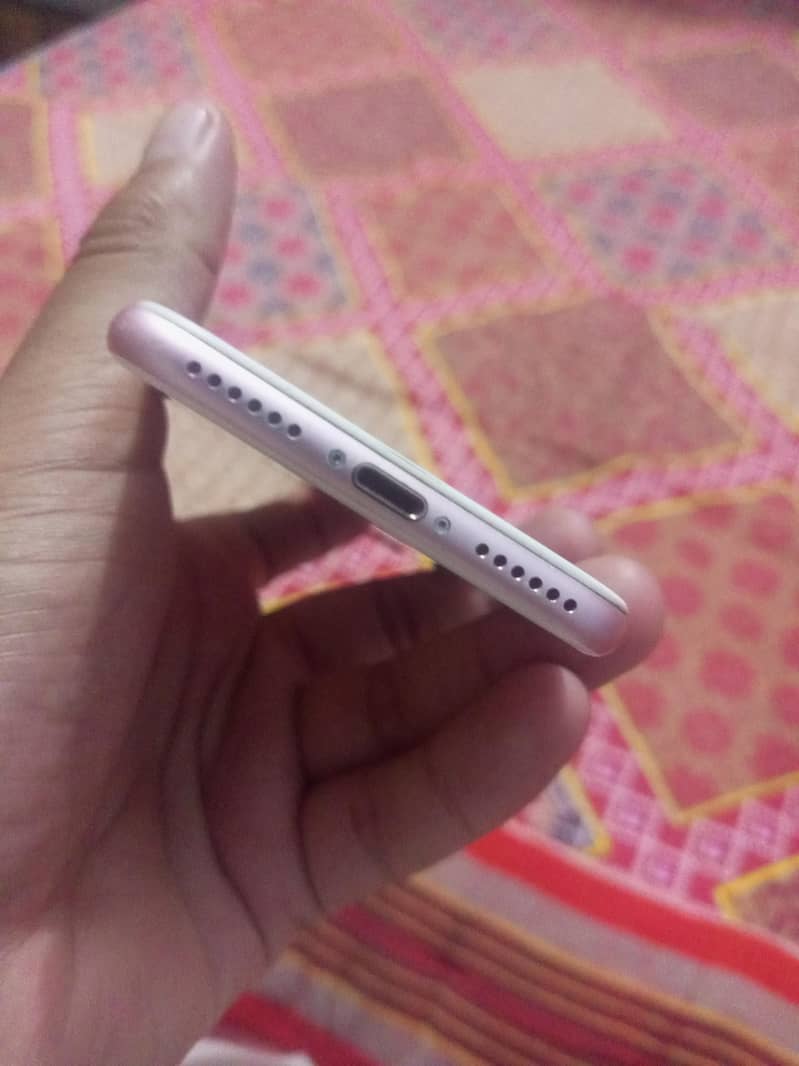 Apple iPhone 7 4