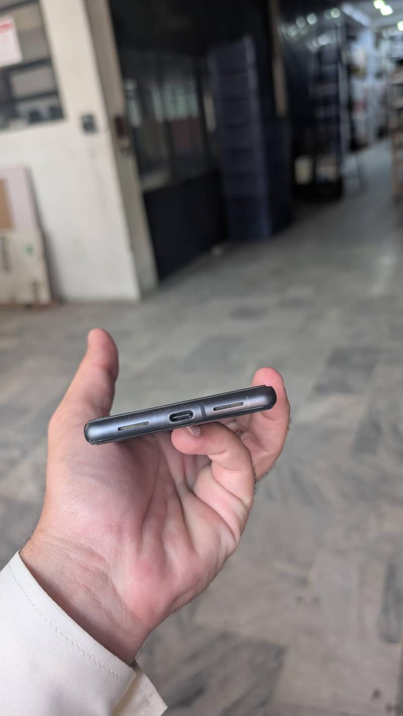 Google Pixel 7 4