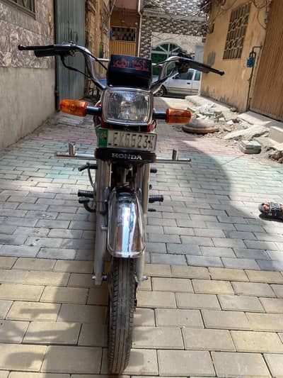 Quick sale Honda CD70(2017) engine 100% okay
