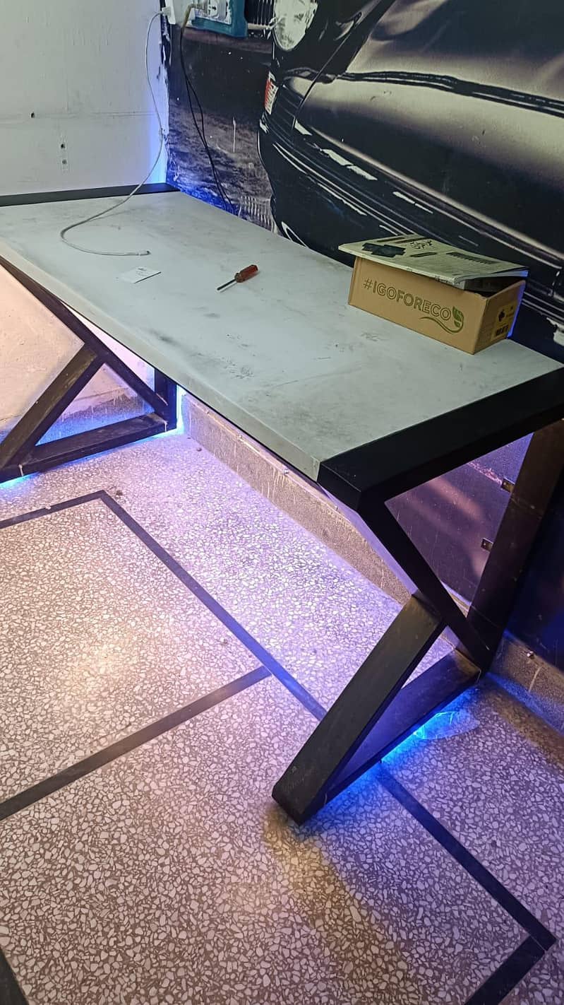 Gaming table with lights 1
