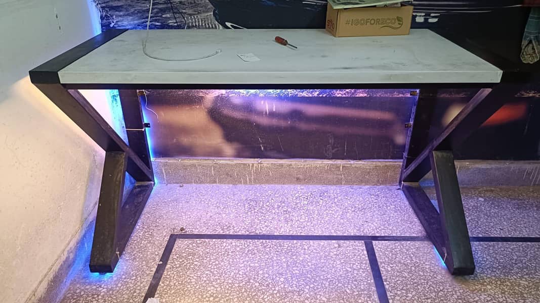 Gaming table with lights 2