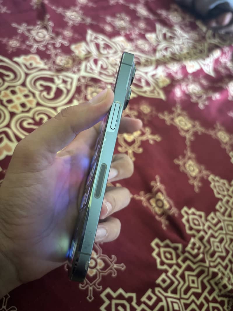 iPhone 13 pro 4