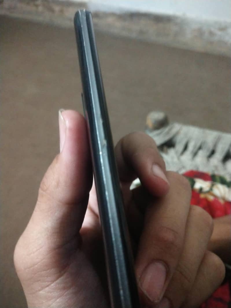 Sharp Aquos zero 2 0