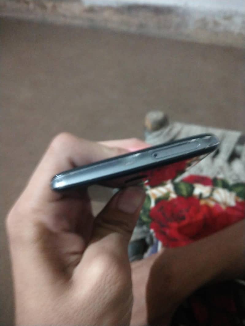 Sharp Aquos zero 2 7